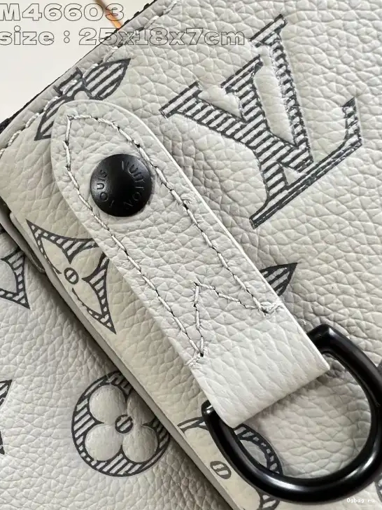 LOUIS MESSENGER TRIO VUITTON 0510